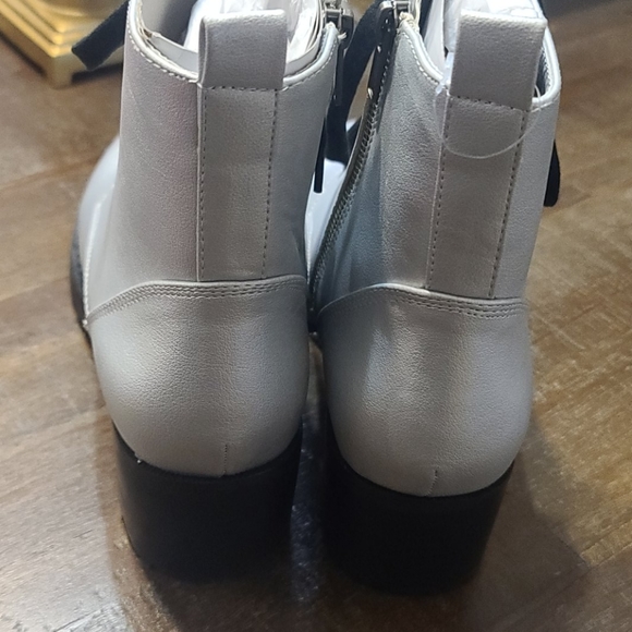 Boots - Picture 2 of 5